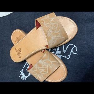Freebird tan slides / sandals